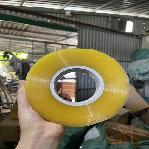 Băng dính trong cuộn 0.3kg lõi thạch cao 3mm