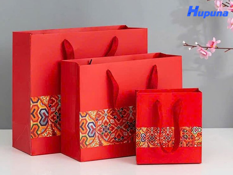 Ứng dụng thực tế của túi giấy đựng quà trong các lĩnh vực