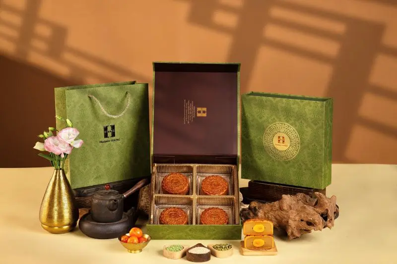 bánh trung thu Madame Hương.
