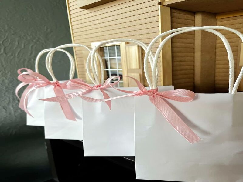Chất liệu tạo nên sản phầm túi giấy trắng Kraft 30x13x30 cm