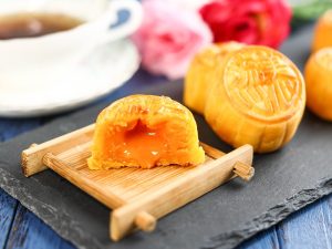 bánh trung thu lava, lava trứng muối, bánh trung thu lava trứng chảy