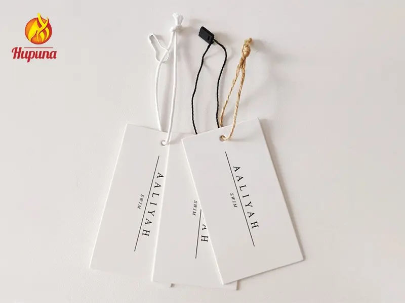 in ấn tag treo quần áo, thẻ tag quần áo, thẻ tag treo quần áo, tag mác quần áo, tag gắn quần áo, tag trên quần áo, tag giấy quần áo