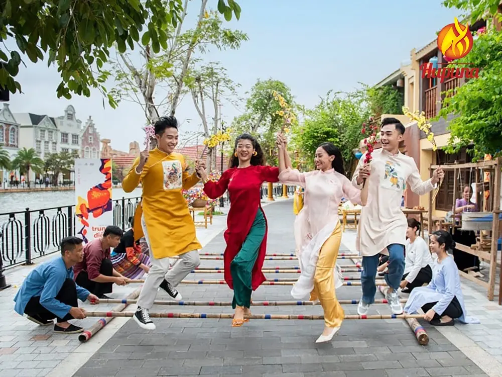 cây nêu ngày tết, cắm hoa ngày tết, mâm cơm ngày tết, mâm cỗ ngày tết, các món ăn ngày tết, ngày tết việt nam