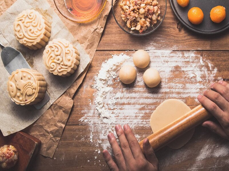 Bước 2: Làm phần vỏ bánh