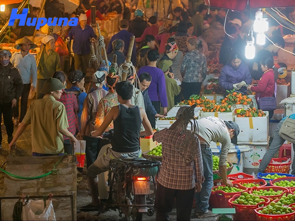 Chợ nông sản Long Biên