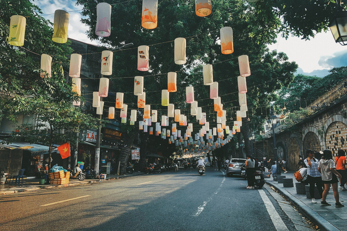 Lạc bước vào 8 địa điểm đi chơi Trung thu ở Hà Nội đẹp mê ly!
