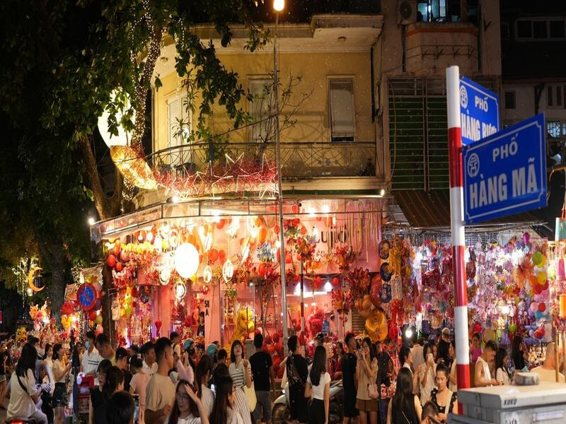Phố đèn lồng Hàng Mã - Rực rỡ sắc màu giữa lòng phố cổ