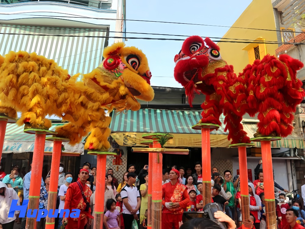 Múa lân Trung thu trên cột