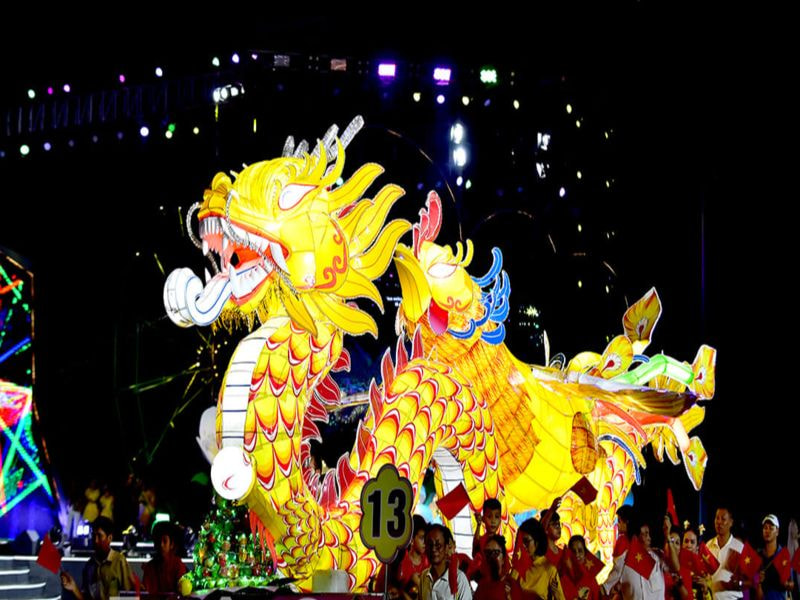 Rước đèn Trung thu khổng lồ - Điểm nhấn không thể bỏ lỡ