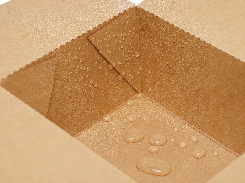 Thùng carton chống thấm được phù thêm một lớp vật liệu bảo vệ