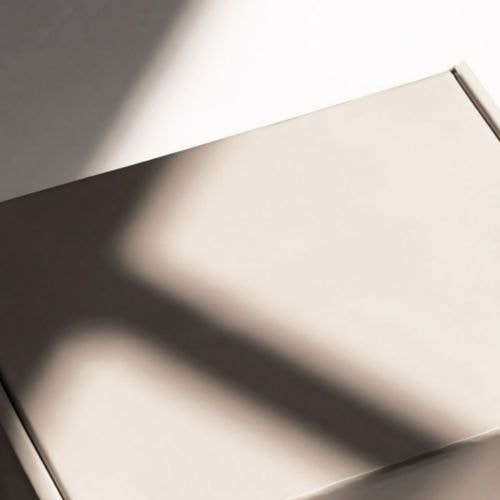 Hộp carton 20x10x5cm nắp gài 3 lớp trắng nâu(1)