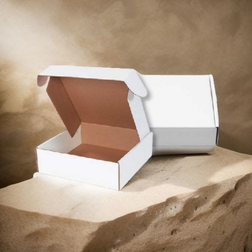 Hộp carton 30x21x7.5cm nắp gài 3 lớp Trắng – nâu