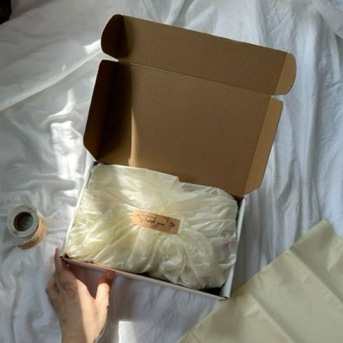 Hộp carton 35x25x7cm nắp gài 3 lớp Trắng – nâu