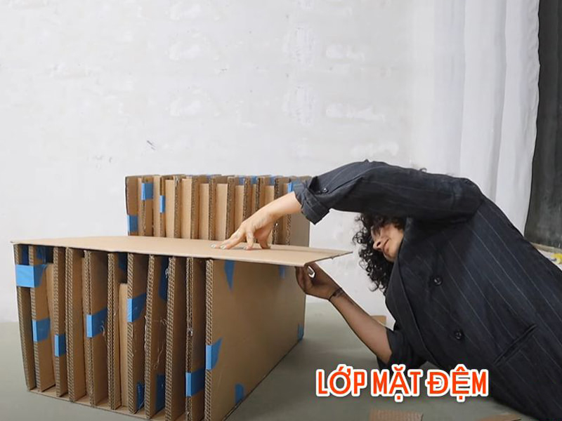 Hoàn thiện bề mặt ghế cát tông