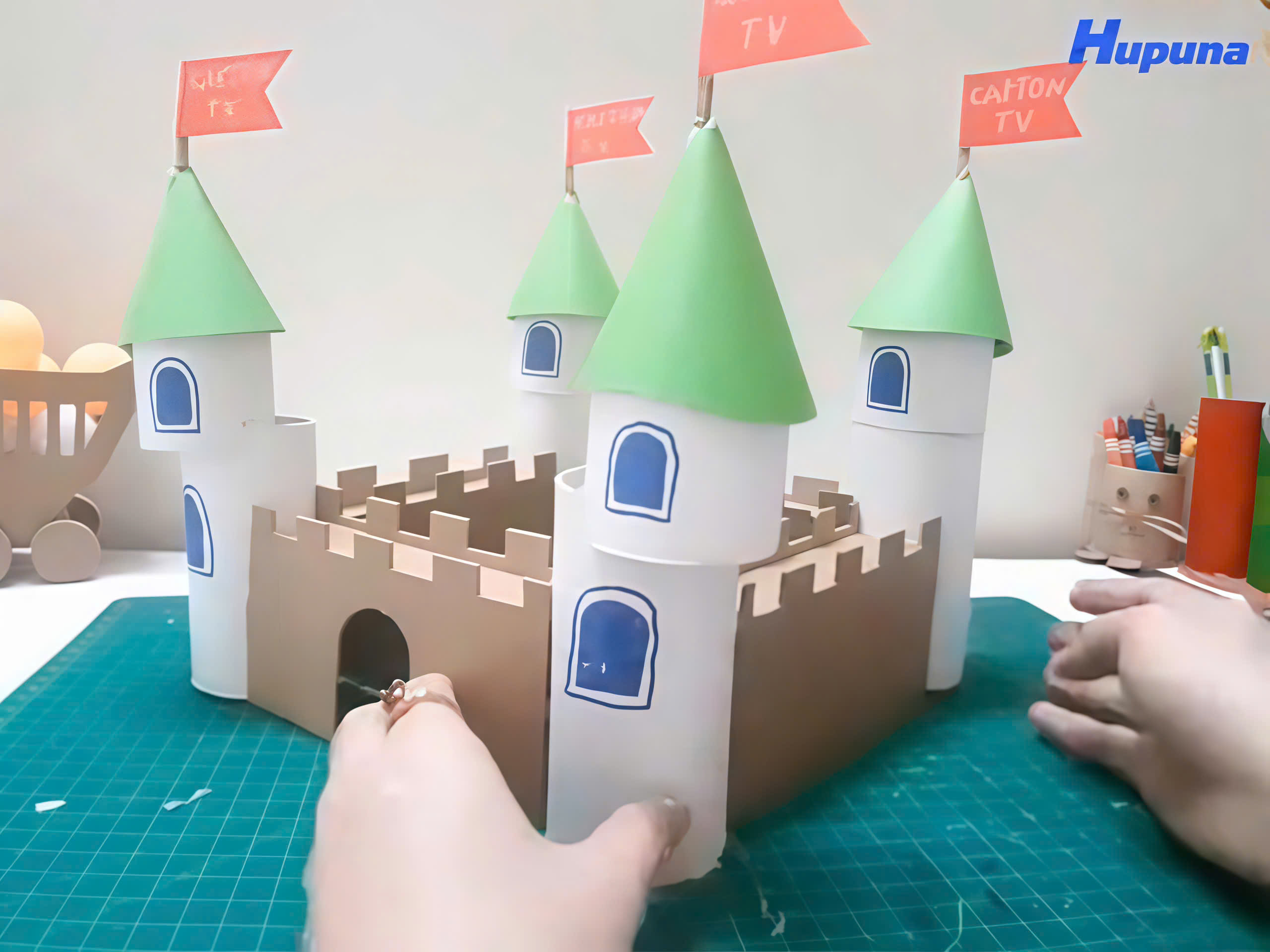 Làm cờ hiệu cho lâu đài và dán lên vọng gác