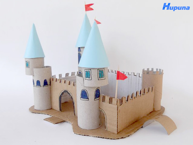 Làm lâu đài bằng bìa carton sẽ giúp trẻ phát triển về tư duy