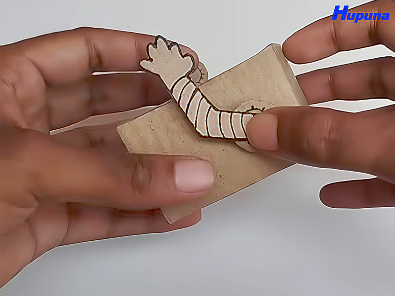 Làm tay và gắn vào thân robot