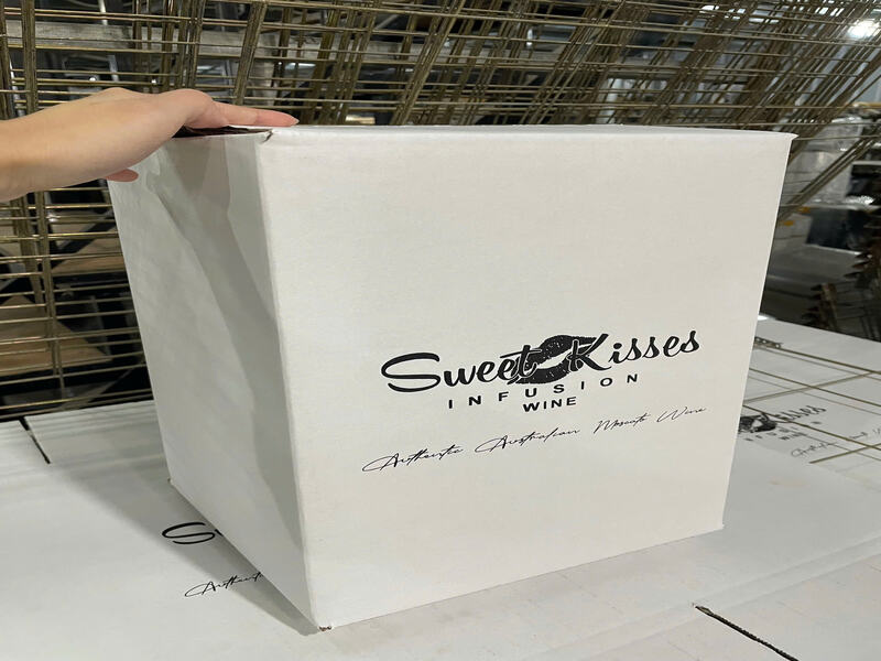 Mẫu thùng đựng rượu in Flexo của thương hiệu Sweet kisser