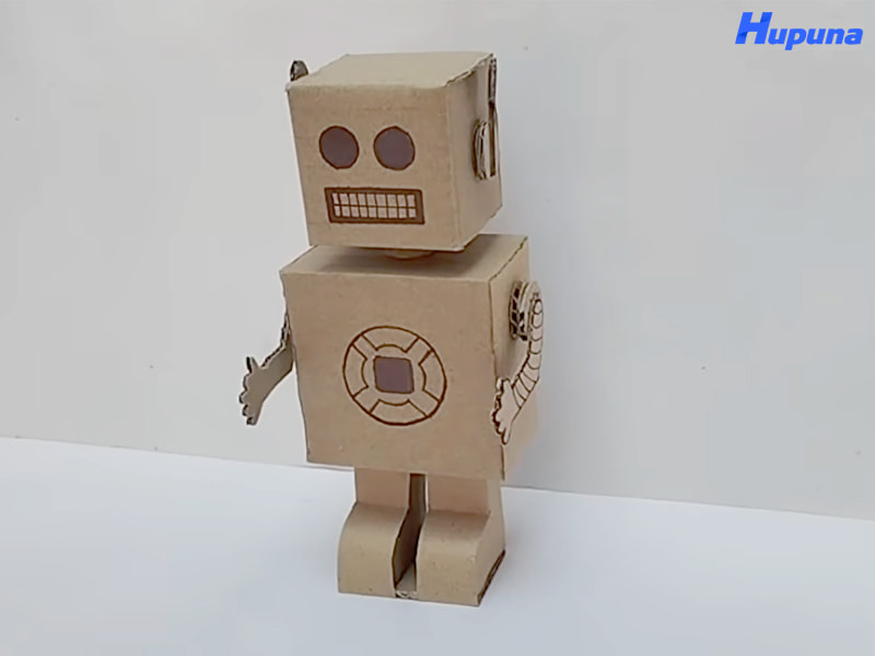 Robot làm từ bìa cát tông sau khi hoàn thành