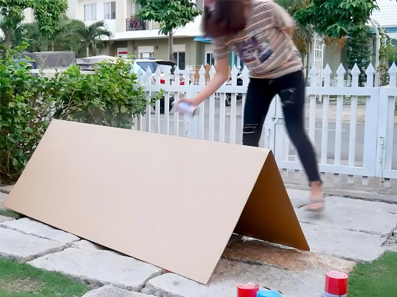 Sơn mặt ngoài cho các tấm bìa carton đã cắt