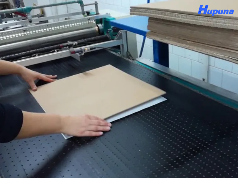 Phương pháp bồi giấy thùng carton bằng máy