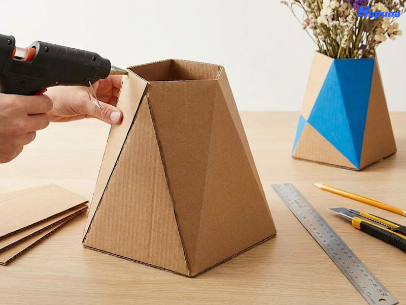Cách làm bình hoa bằng bìa carton hình chót cụt
