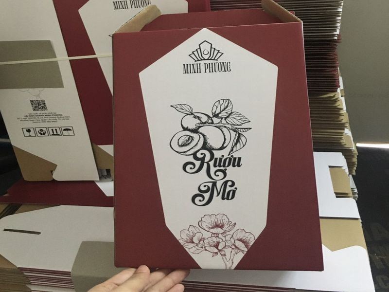 Thùng đựng rượu mơ Minh Phương do Hupuna sản xuất