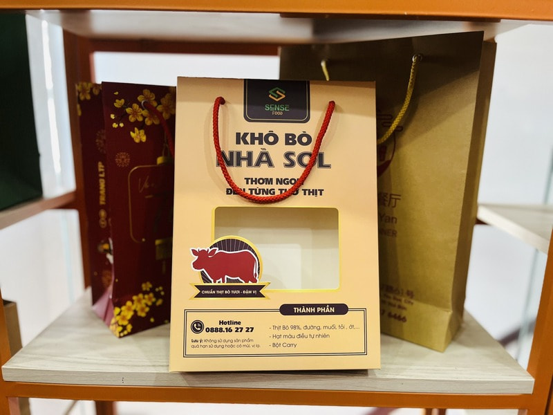Hộp có cửa sổ đựng bò khô