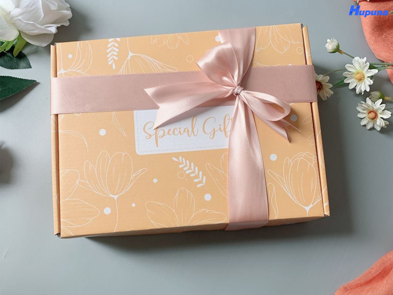 Hộp carton nắp gài in hoa văn tinh tế