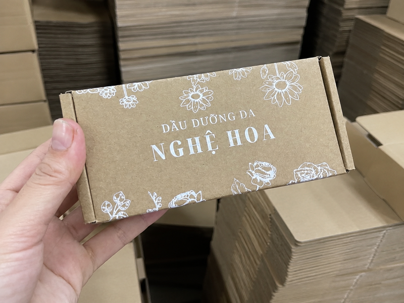 Hộp Dầu dưỡng da Nghệ Hoa