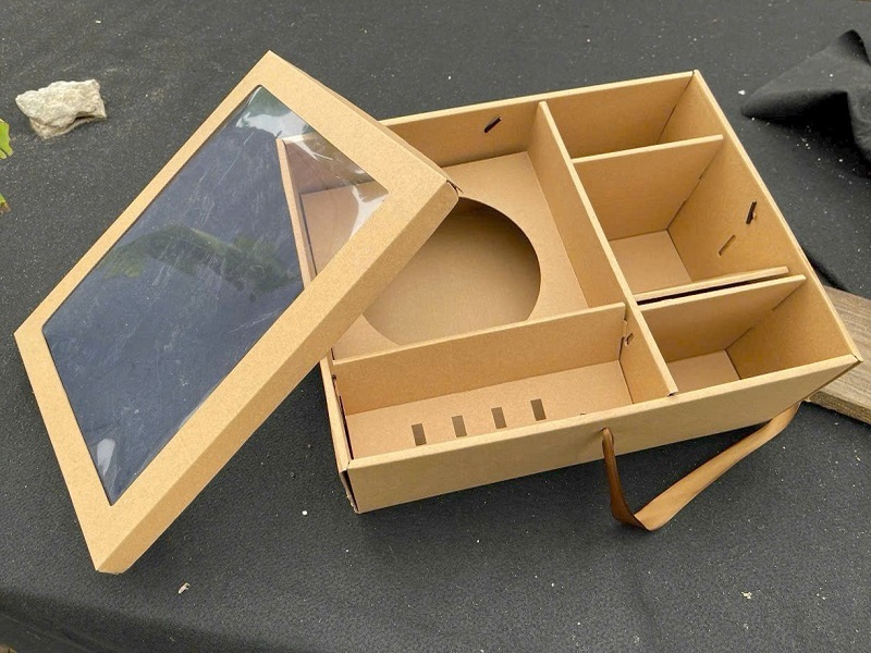 Hộp carton nắp bóng kính kèm khay định hình chén, bát