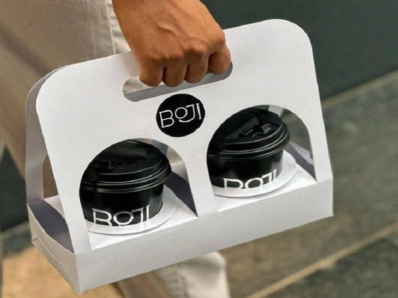Quai xách ly giấy màu trắng in logo thương hiệu